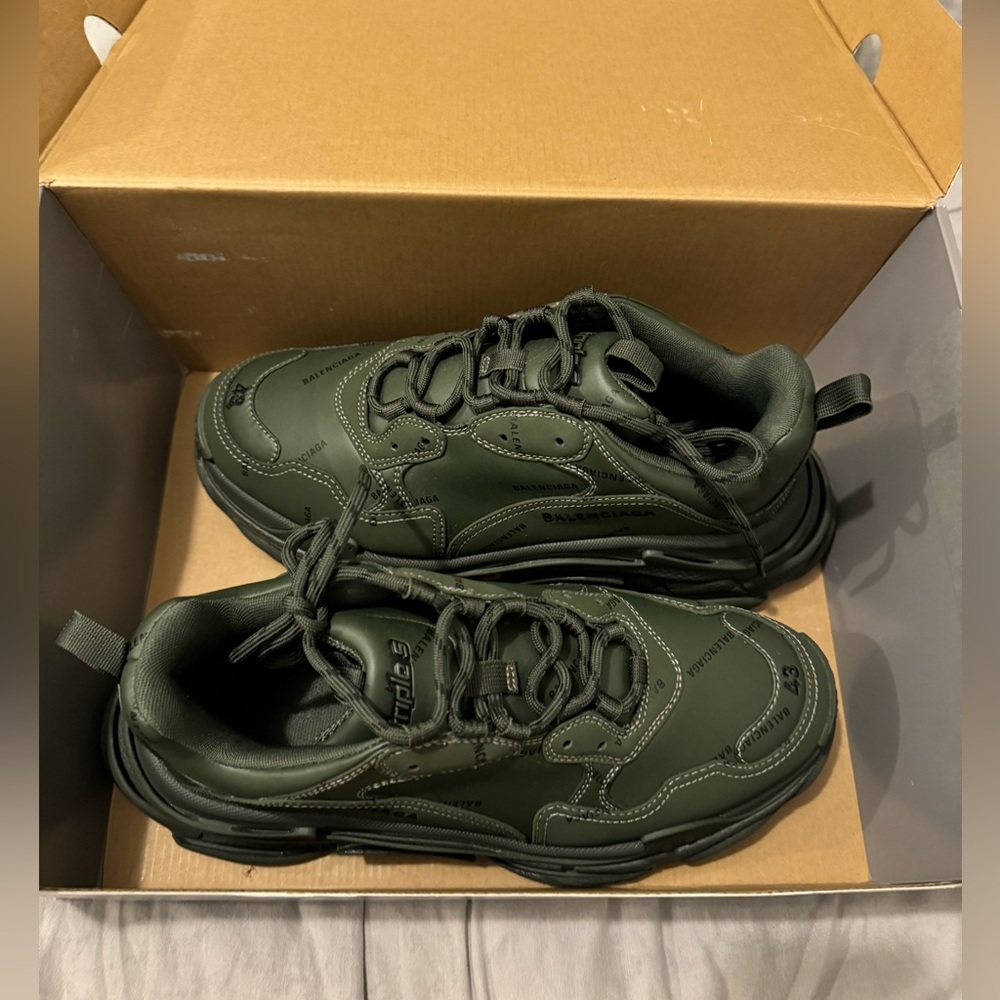 Balenciaga triple s sneakers all over logo  kaki/green